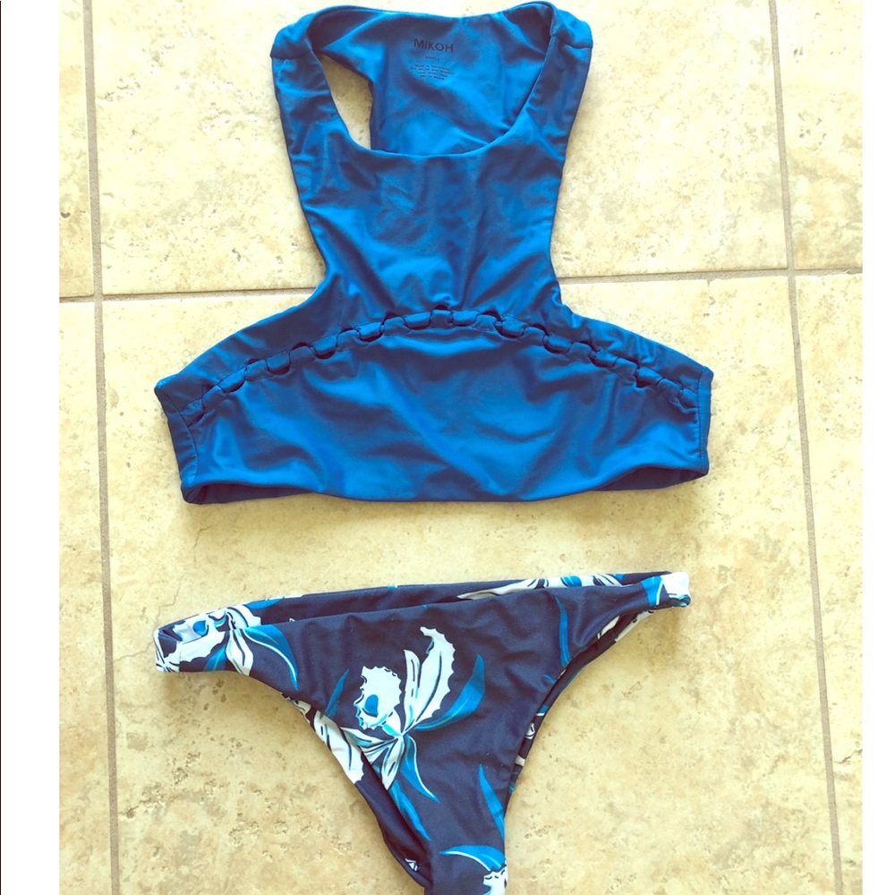 Mikoh set. Small top and bottom